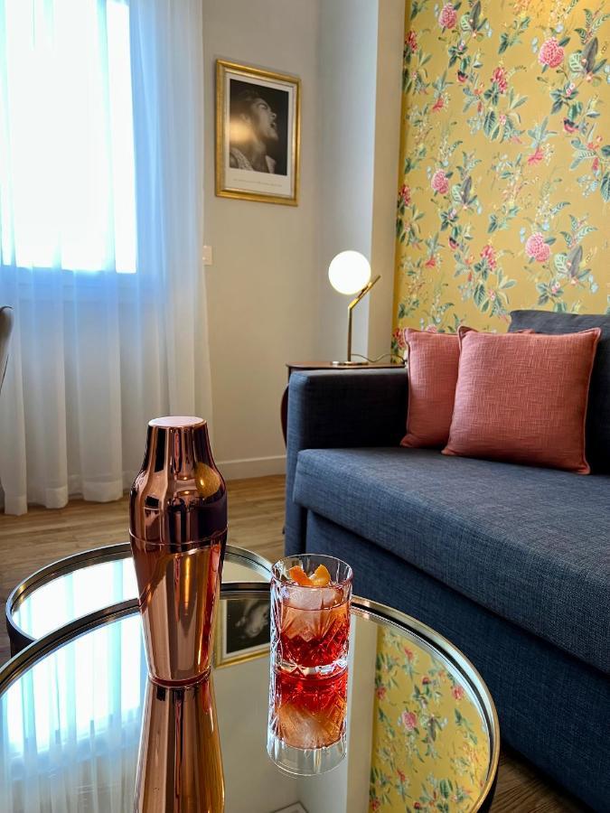 Mrs Holiday Apartment Афины Экстерьер фото