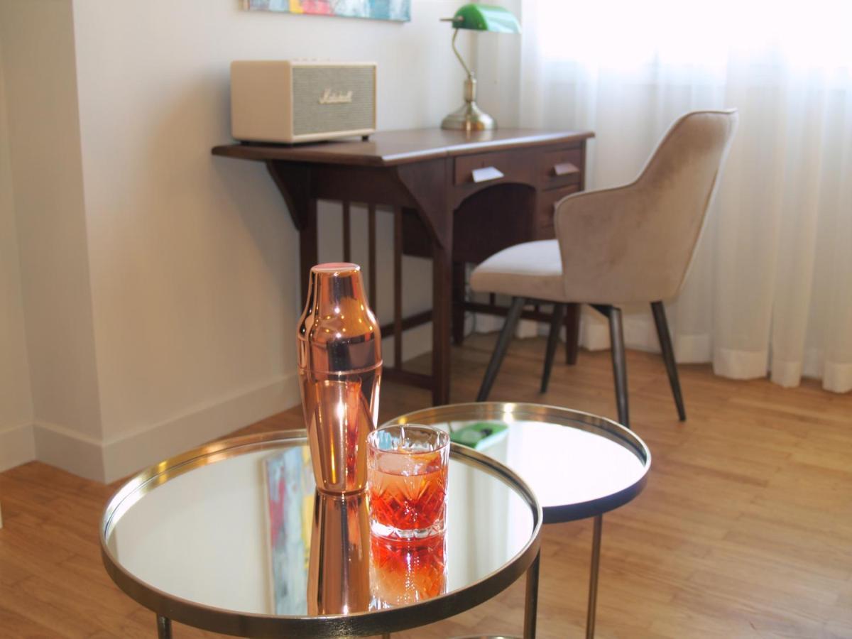 Mrs Holiday Apartment Афины Экстерьер фото
